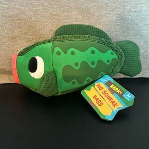NWT Barkbox Big Squeak Bass Plush Dog Toy Size M Medium Squeaker Crinkle Fish